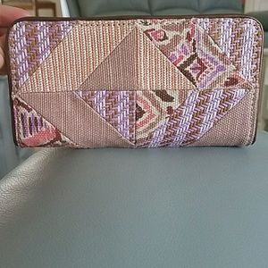 PRICE DROP! Sakroots wallet